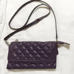 cartera violeta pequeña 