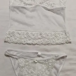 Conjunto de top y braga, blancos. 