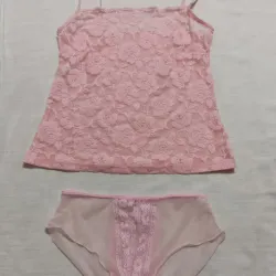 Conjunto de top y braga, rosado claro. 