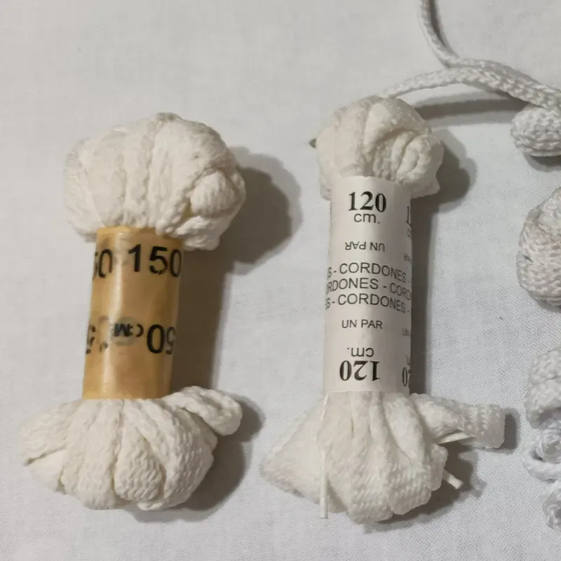 Cordones blancos largos