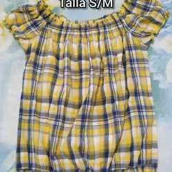 Blusa amarrilla de cuadros.