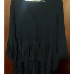 Blusa negra de mangas largas