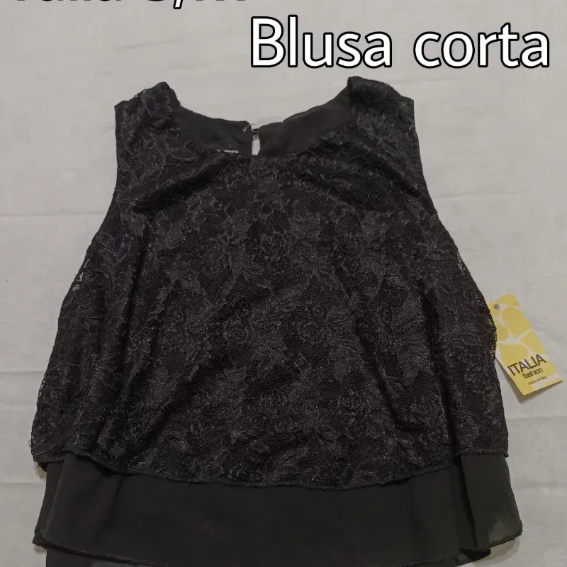 Blusa negra con encaje arriba, Italia fashion. 