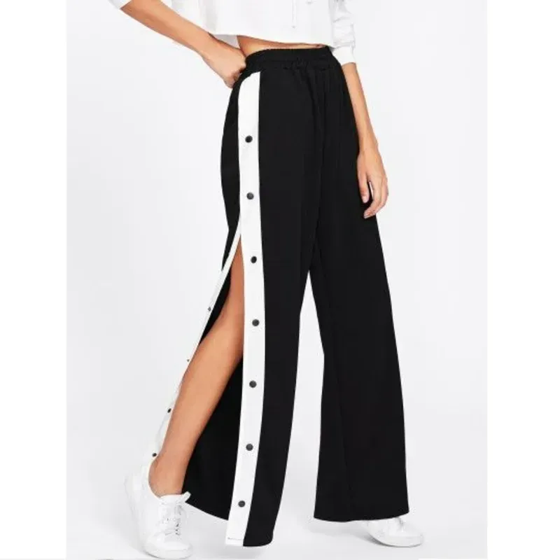 Pantalón Negro con botones a los lados