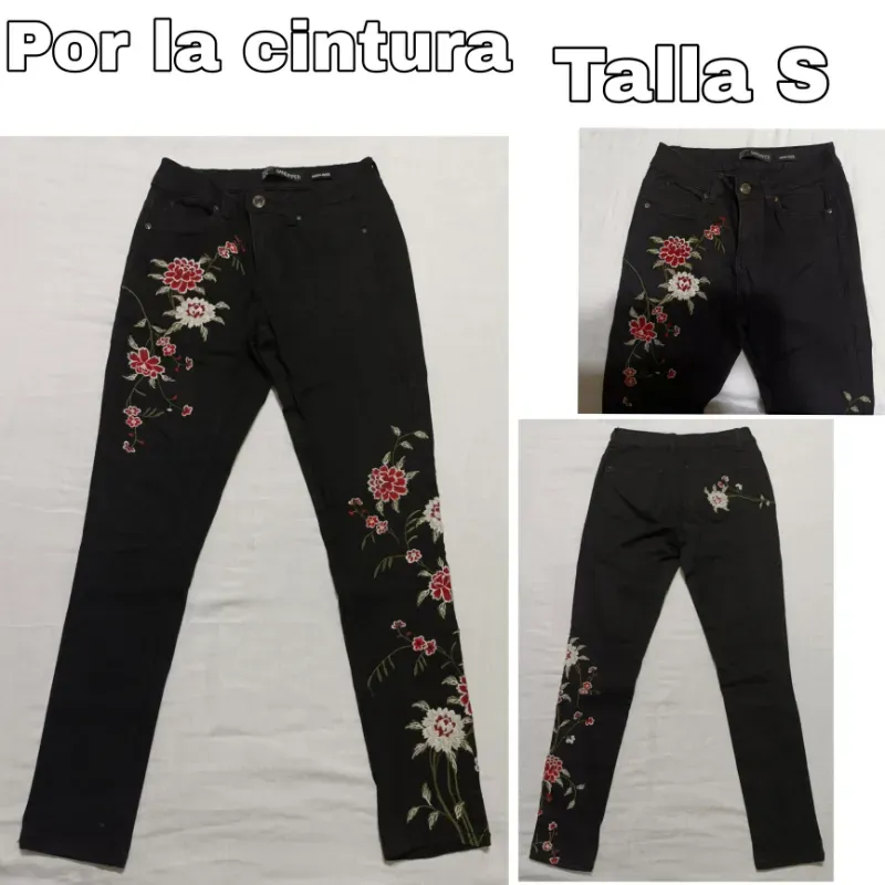 Pantalón Negro con flores. 