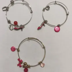 Pulseras Plateadas con accesorios