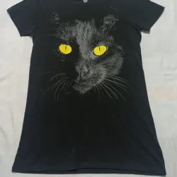 Pulover negro del gato. 