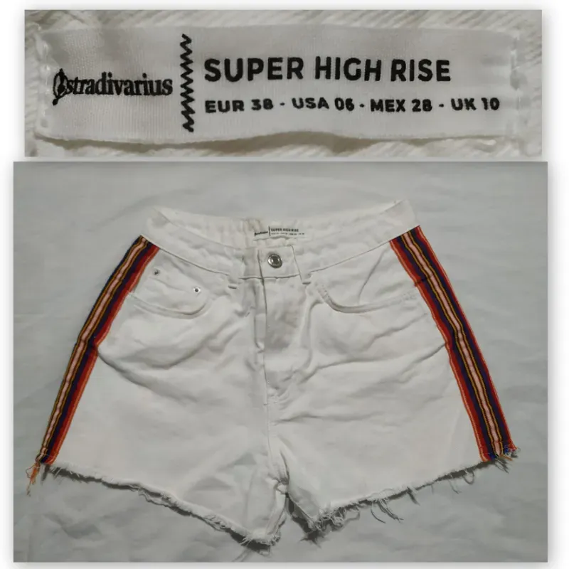 Shorts blanco con colores a los lados,  
