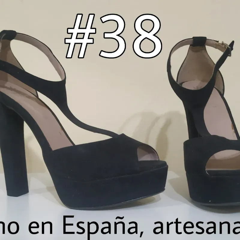Tacones negros altos, tacón ancho