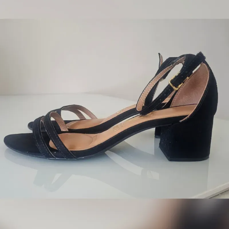 Tacones negros