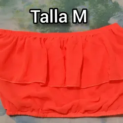 Top naranja, con vuelo.