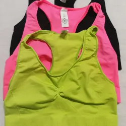 Tops deportivos. 