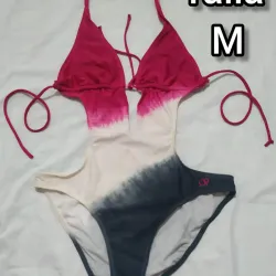 Trikini rosado, blanco y negro. 