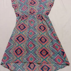Vestido con estampados de rombo. 