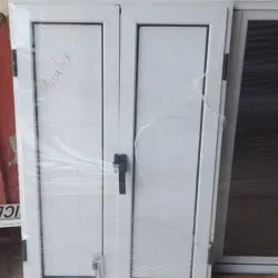 Ventana batiente de 1.32x0.60 con chapa