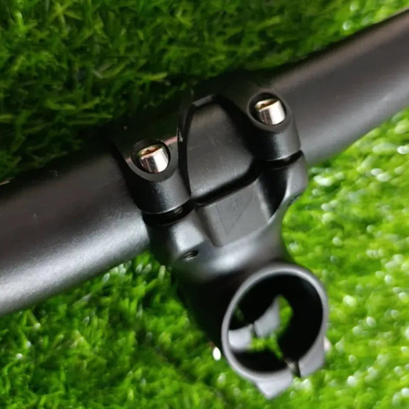 Manillar RaceFace 720 cm, con potencia Specialized de 45mm, todo aluminio bien ligero...