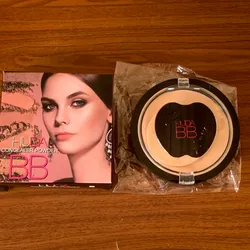 Compacto con polvo y base 