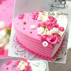 Torta de Corazón de Crema Chantilly (Nata)