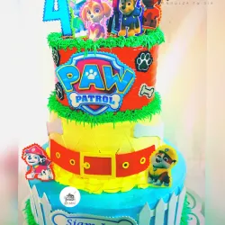 Torta Redonda de tres Niveles Cobertura Simple
