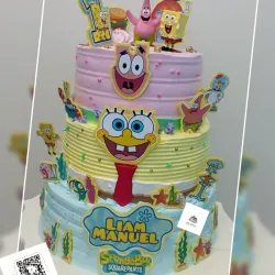 Torta Redonda de tres Niveles Cobertura Simple