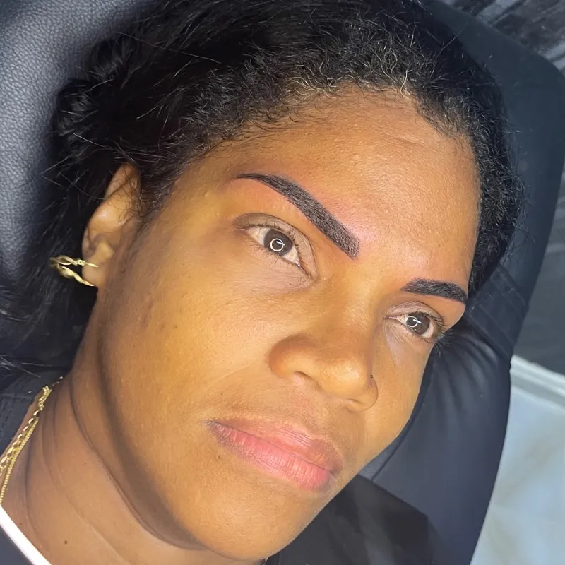 Micropigmentación cejas efecto polvo