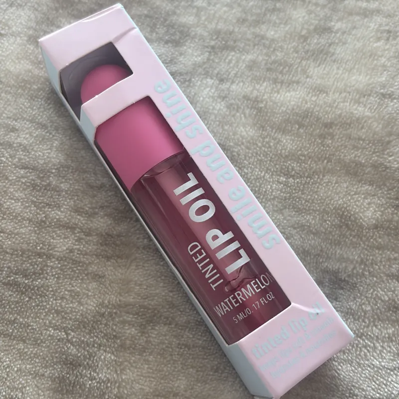 Lip oil 