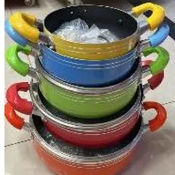 Juego de ollas de aluminio, antiadherentes,  con  dos asas y tapa de cristal, de colores variados  18.20.22.24.26.3500 G  5pzas/Set/Caja de color