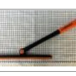 Limpiavidrios plástico para ventanas y  parabrisas manual.  93G
