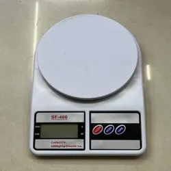  Pesa electrónica hasta 10 kg, con una precisión  de 1 g, 232g; Plástico + hierro,con 2 baterías  AAA  1 unidades / Caja de colo