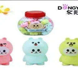  Sacapuntas plástico con forma  de oso en colores. Medida: 3,5  * 3,5 * 5cm, verde 540  unidades / azul 540 unidades /  rosa 540.  60 unidades / cubo plástico