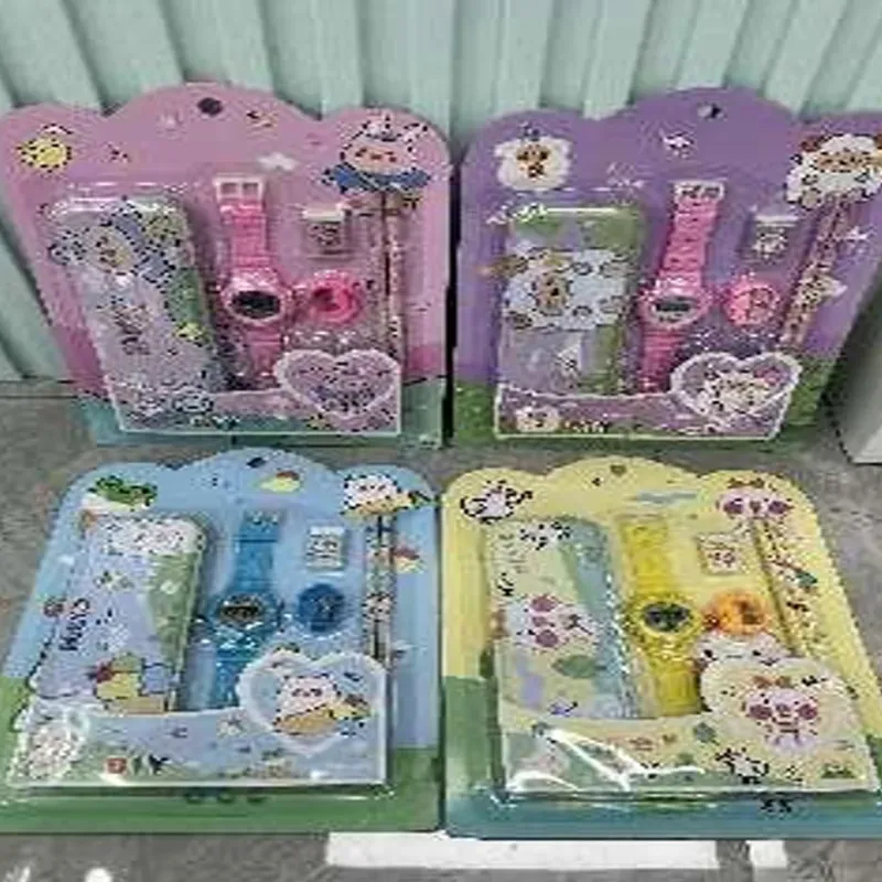 SET DE PAPELERIA POR 6;  MORADO*42SET， AMARILLO*42SET， ROSADO*42SET， CELESTE*42SET  2 LÁPICES DE MADERA，1  GOMA， 1SACAPUNTA DE  PLÁSTICO Y HIERRO,1  RELOJ DE PLÁSTICO ,1  ESTUCHE DE LAPIZ DE   HIERRO