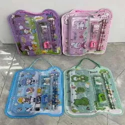  SET DE PAPELERIA POR 6;  MORADO*60SET， VERDE*60SET， ROSADO*60SET， CELESTE*60SET,MEZCLA  MEDIA DE 4 COLORES,  2 LÁPICES DE MADERA，1  GOMA， 1SACAPUNTA DE  PLÁSTICO Y HIERRO,1  REGLA PLÁSTICA,1  ESTUCHE DE LAPIZ