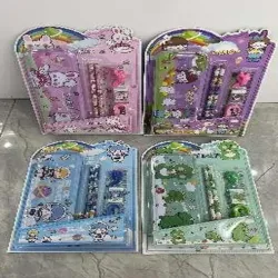  SET DE PAPELERIA POR 7;  MORADO*60SET， VERDE*60SET， ROSADO*60SET， CELESTE*60SET  1 ESTUCHE DE LAPIZ DE   HIERRO，2 LAPICES DE  MADERAS，1 HERRAMIENTA  DE GOMA PARA AYUDAR A  SOSTENER UN  BOLÍGRAFO，1GOMA
