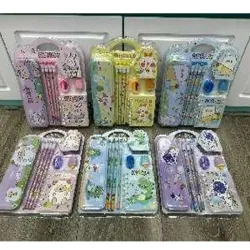 SET DE PAPELERIA POR 8;  ROSADO*82SET,AMARILLO*8  2SET,CELESTE*82SET,LILA*8  2SET,AZUL  CLARO*82SET,MORADO*82S  ET  4 LÁPICES DE MADERA，1  GOMA，1SACAPUNTA DE  PLÁSTICO Y HIERRO,1  LIBRO,1 ESTUCHE DE LAPIZ  DE  HIERRO