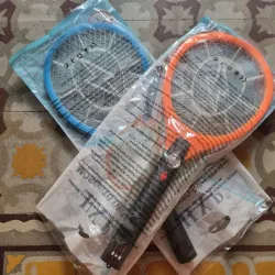 Raqueta matamoscas c/ Linterna