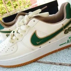 Zapato Nike Air Force Verde y Beich