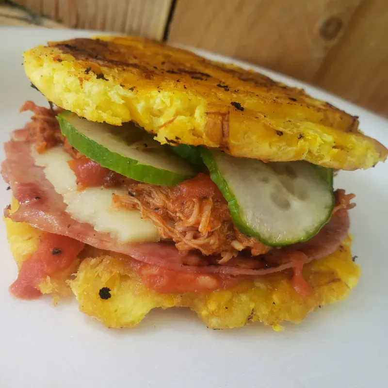 Patacón relleno