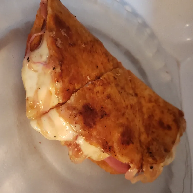 Quesadilla con peperoni