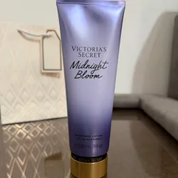 Crema Midnight Bloom