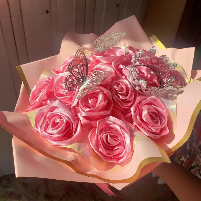 Ramo de 15 rosas con corona 