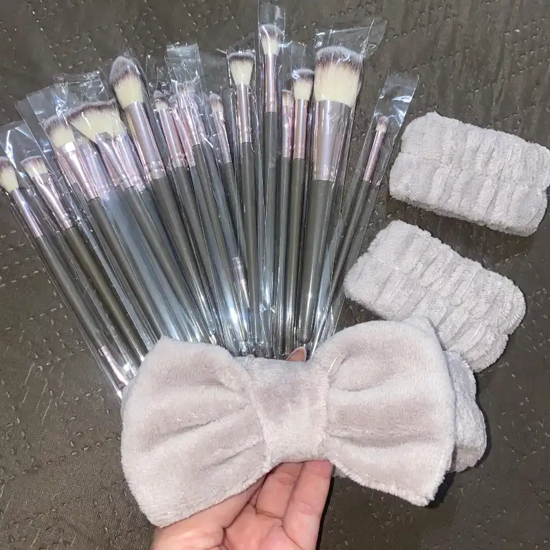 Set de brochas de maquillaje más diadema y muñequeras 