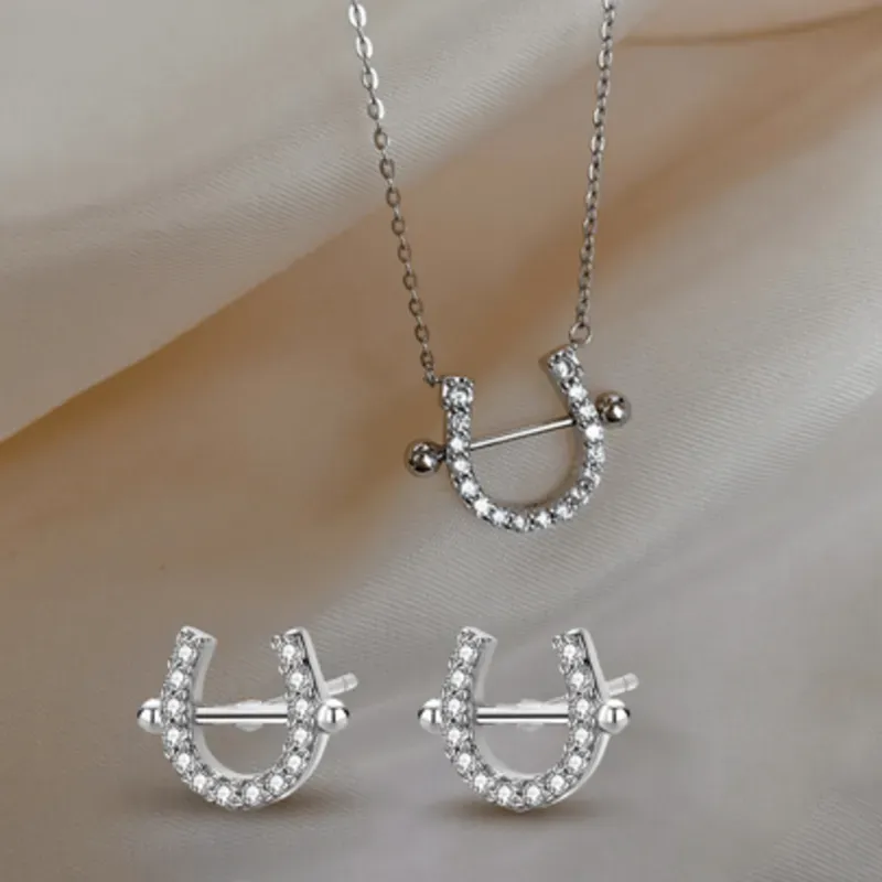 Aretes y pulsera a juego con diseño de herradura