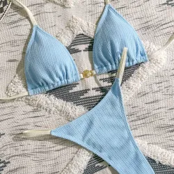 Bikini en contraste con adorno L0637