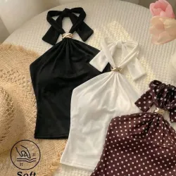 Blusa de Algodón Elegante con Broche Dorado y Espalda Descubierta L15-25