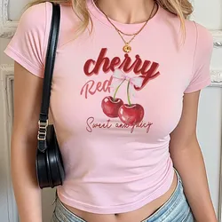 Camiseta con estampado de cereza y eslogan L0402SR