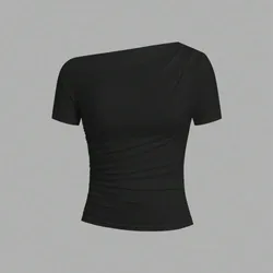 Camiseta negra de cuello asimétrico 