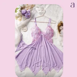 Camisón de malla y bordado con tanga