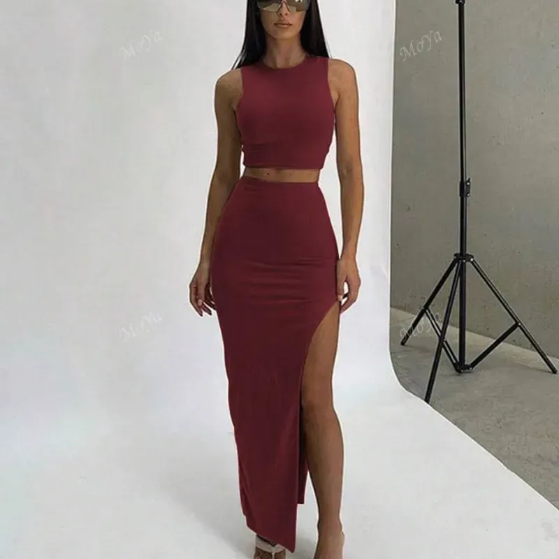  Conjunto de 2 piezas sexy con camiseta de cuello  redondo y falda con  abertura