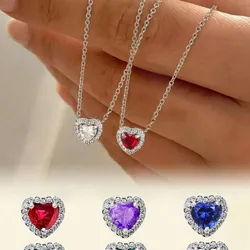 Elegante collar en forma de corazón