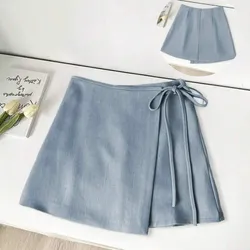 Falda corta con bajo asimétrico